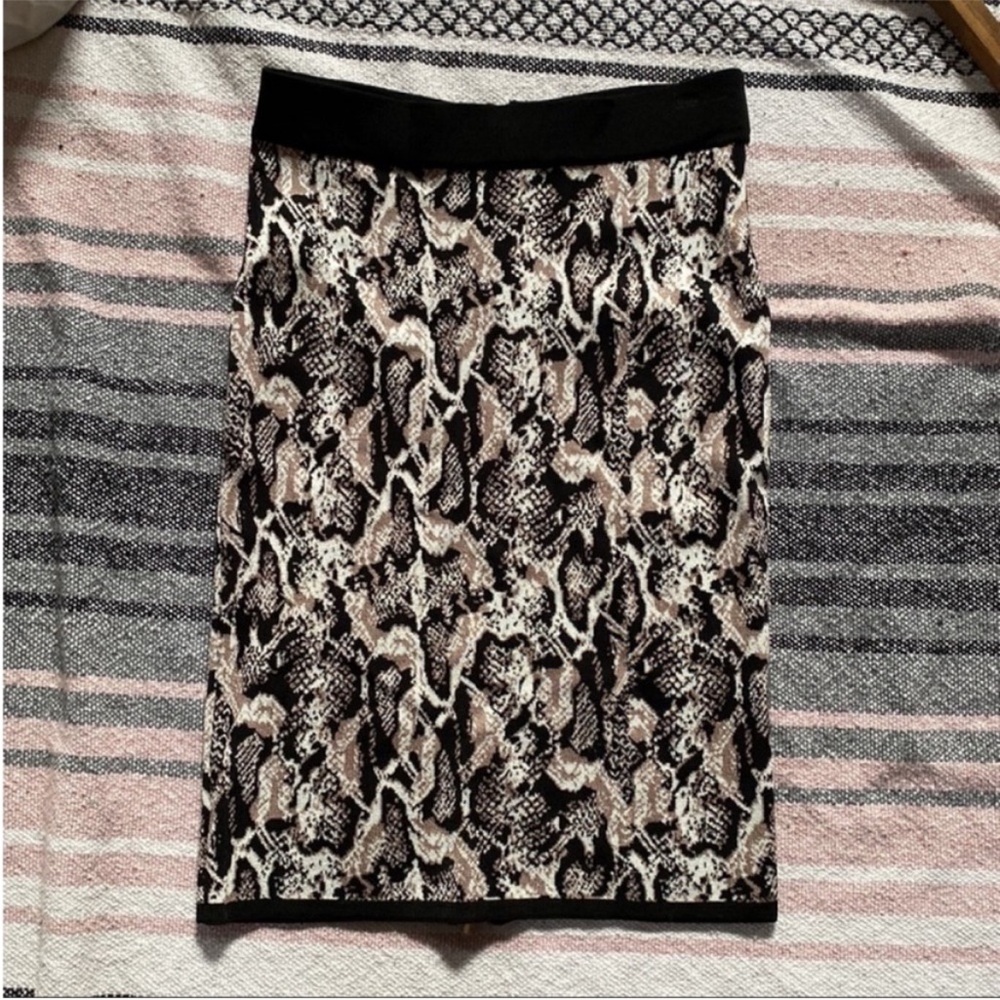 Vintage Cache' size xs snakeprint pencil skirt sweater material
